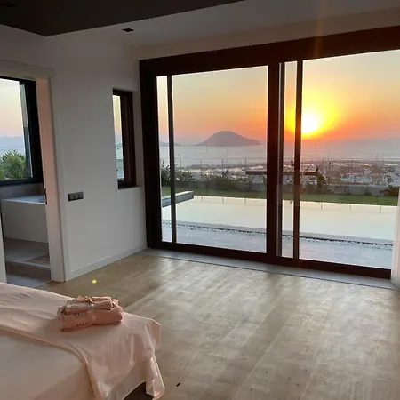 Luxury With Stunning Sea View And Spectacular Sunsets فيلة *